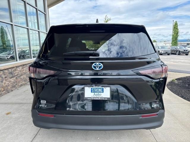 Toyota Sienna LE FWD 8-Passenger (Natl) 2025