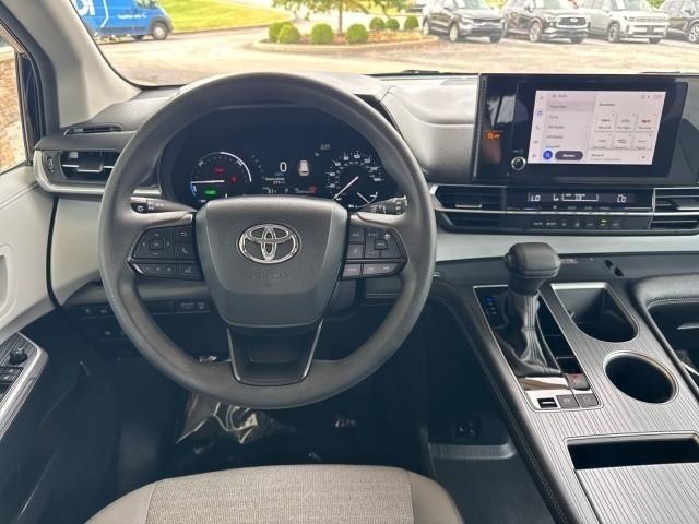 Toyota Sienna LE FWD 8-Passenger (Natl) 2025
