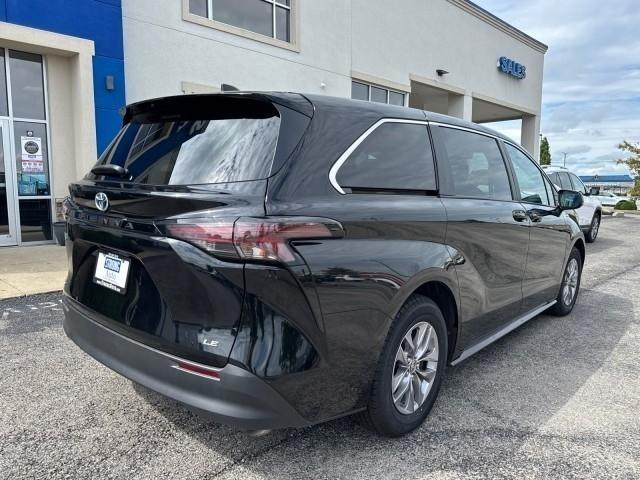 Toyota Sienna LE FWD 8-Passenger (Natl) 2025