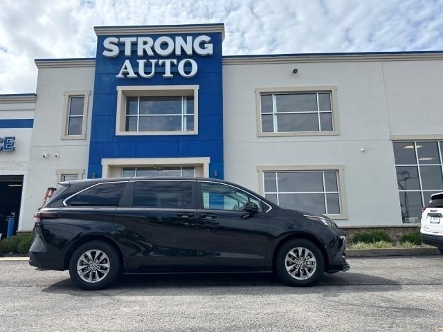 Toyota Sienna LE FWD 8-Passenger (Natl) 2025