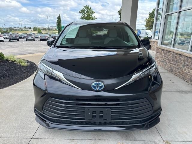 Toyota Sienna LE FWD 8-Passenger (Natl) 2025