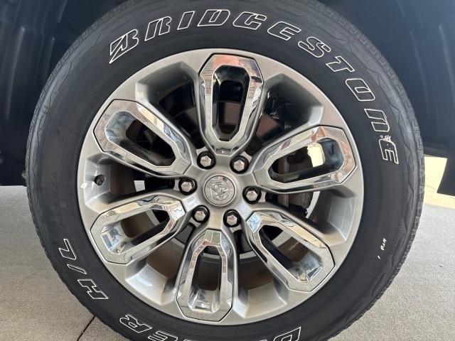 RAM 1500 Laramie 4x4 Crew Cab 5'7" Box 2021
