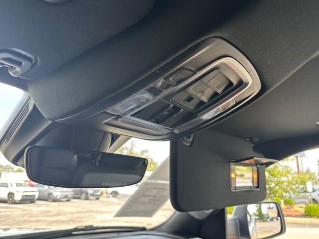 RAM 1500 Laramie 4x4 Crew Cab 5'7" Box 2021
