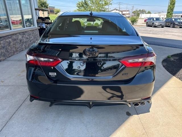 Toyota Camry Hybrid SE Nightshade CVT (Natl) 2023