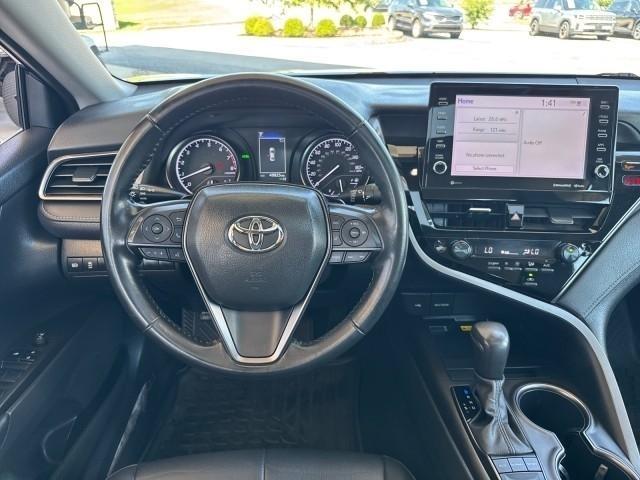 Toyota Camry Hybrid SE Nightshade CVT (Natl) 2023