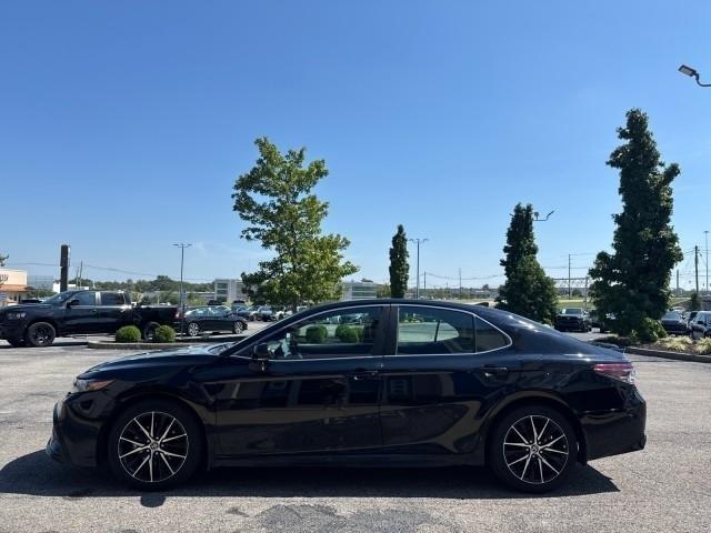 Toyota Camry Hybrid SE Nightshade CVT (Natl) 2023