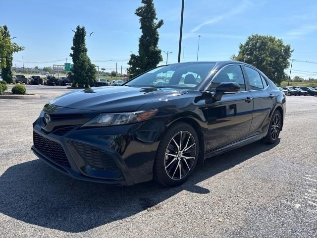 Toyota Camry Hybrid SE Nightshade CVT (Natl) 2023