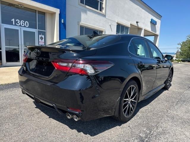 Toyota Camry Hybrid SE Nightshade CVT (Natl) 2023
