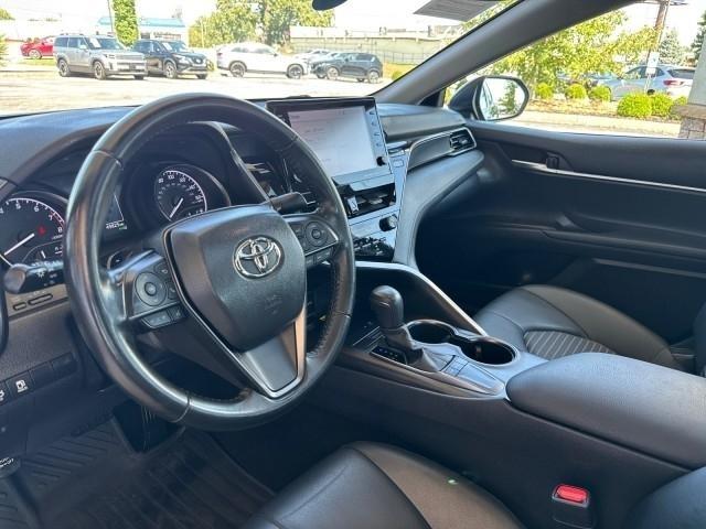 Toyota Camry Hybrid SE Nightshade CVT (Natl) 2023