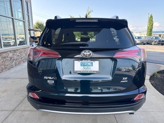 Toyota RAV4 SE AWD (Natl) 2018