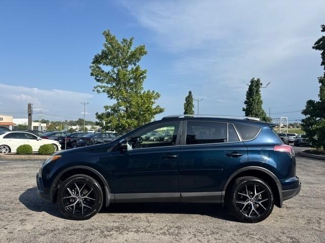 Toyota RAV4 SE AWD (Natl) 2018