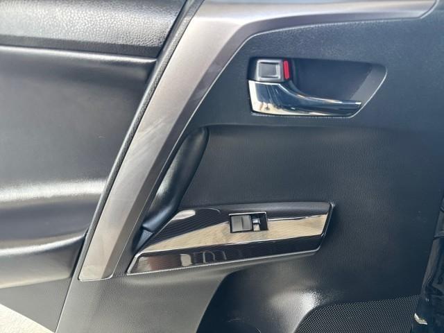 Toyota RAV4 SE AWD (Natl) 2018