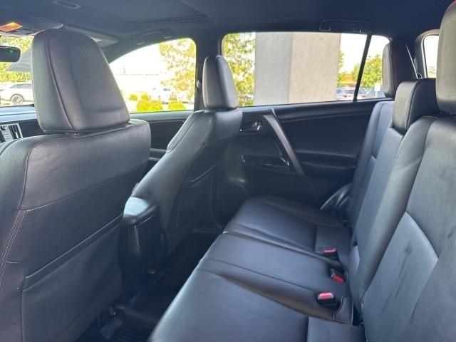 Toyota RAV4 SE AWD (Natl) 2018