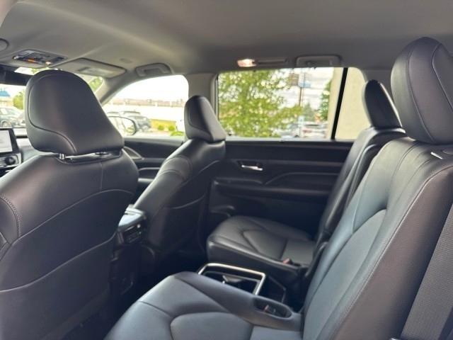 Toyota Grand Highlander Platinum AWD (Natl) 2025