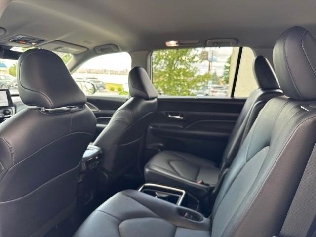 Toyota Grand Highlander Platinum AWD (Natl) 2025