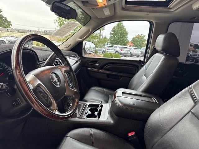 GMC Yukon XL AWD 4dr 1500 Denali 2013