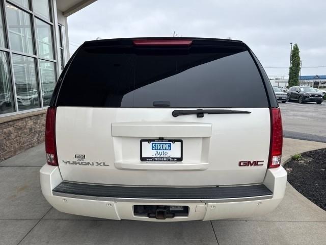 GMC Yukon XL AWD 4dr 1500 Denali 2013