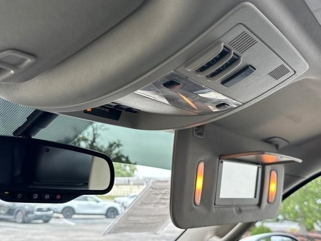 GMC Yukon XL AWD 4dr 1500 Denali 2013