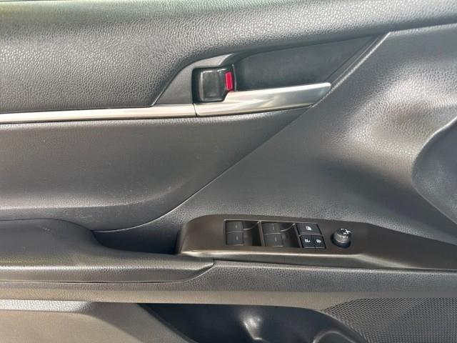 Toyota Camry SE Auto (Natl) 2021