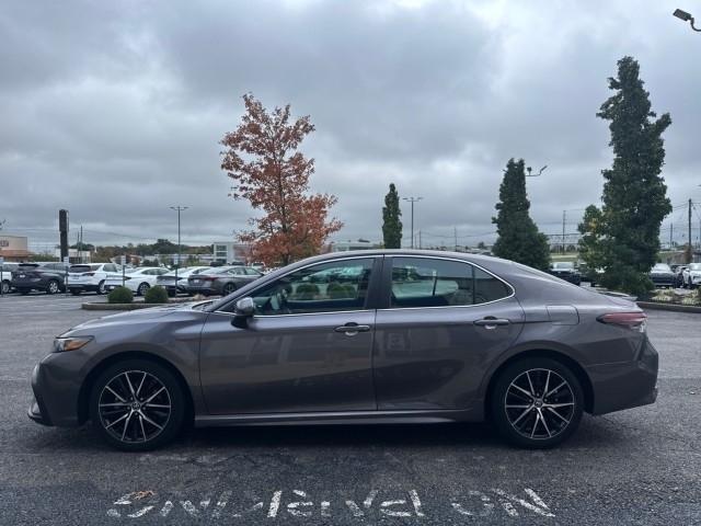 Toyota Camry SE Auto (Natl) 2021
