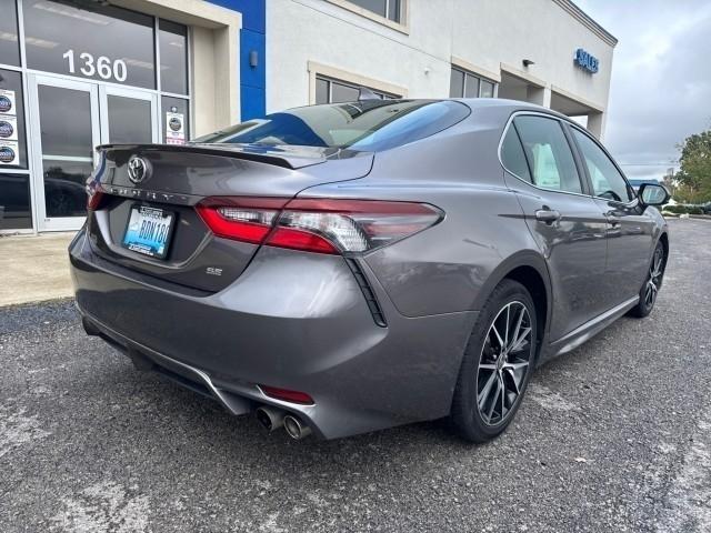 Toyota Camry SE Auto (Natl) 2021