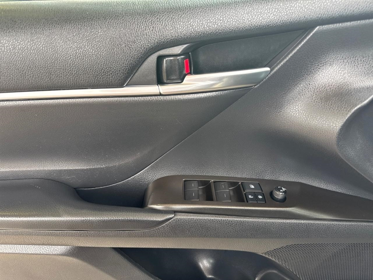 Toyota Camry SE Auto (Natl) 2021