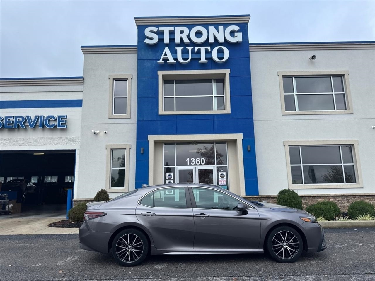 Toyota Camry SE Auto (Natl) 2021