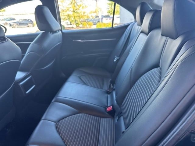 Toyota Camry Hybrid SE Nightshade CVT (Natl) 2023