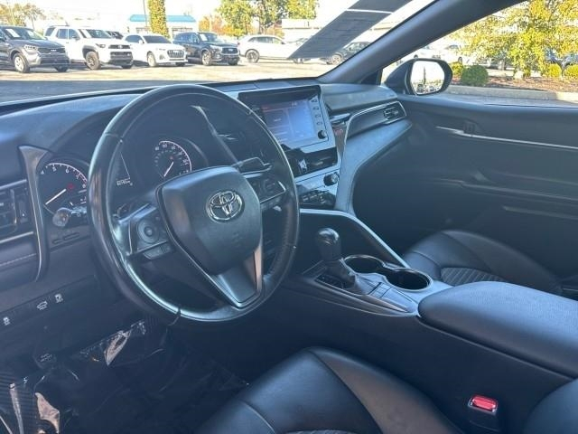 Toyota Camry Hybrid SE Nightshade CVT (Natl) 2023