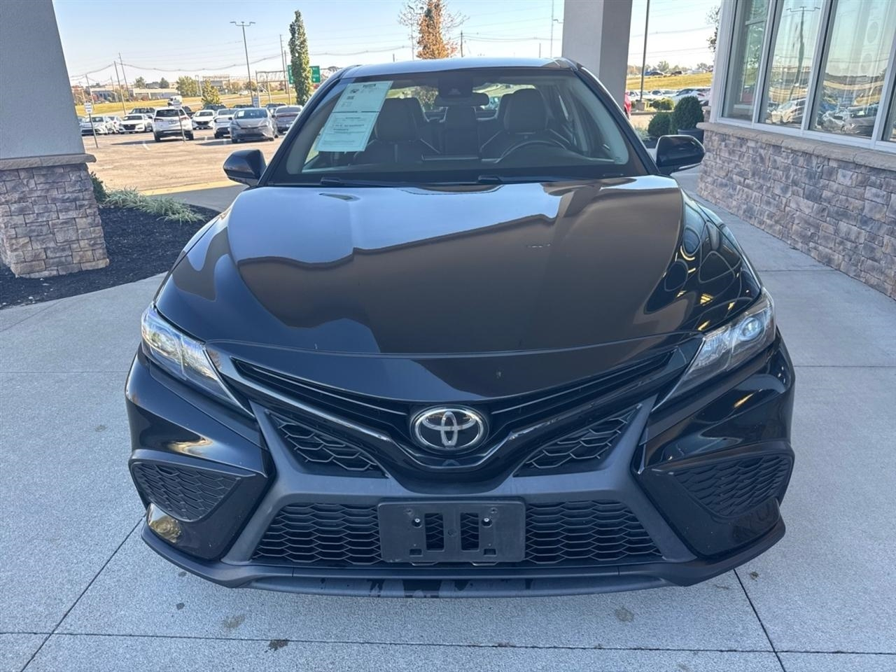 Toyota Camry Hybrid SE Nightshade CVT (Natl) 2023