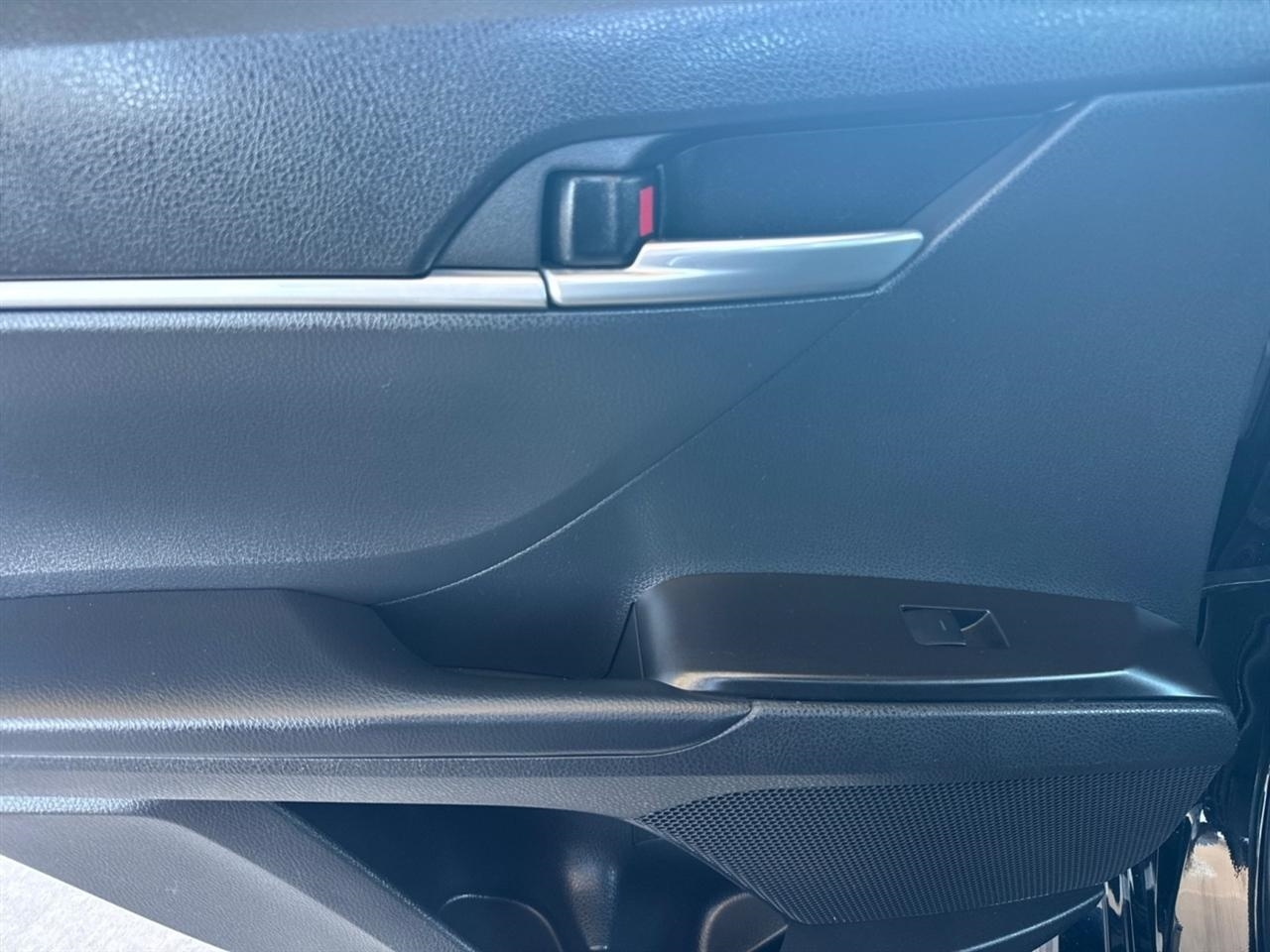 Toyota Camry Hybrid SE Nightshade CVT (Natl) 2023