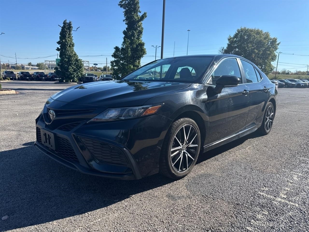 Toyota Camry Hybrid SE Nightshade CVT (Natl) 2023