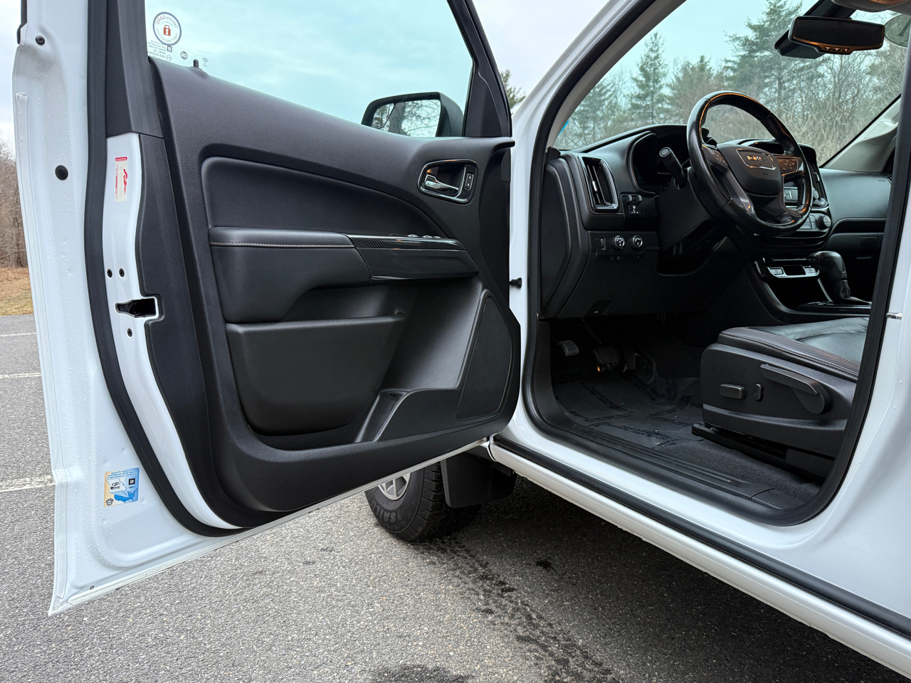 GMC Canyon 4WD Crew Cab 128" AT4 w/Leather 2021