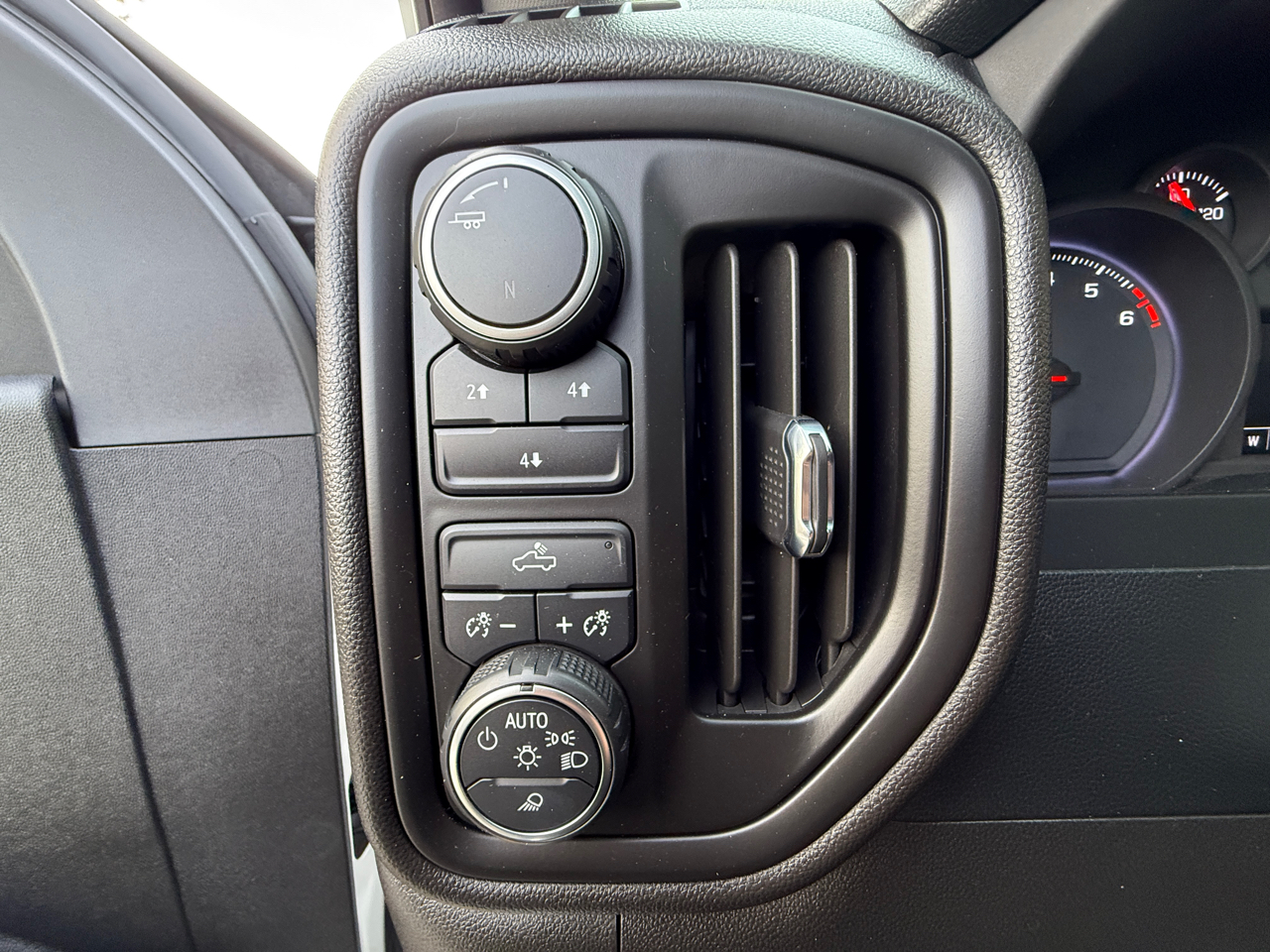 Chevrolet Silverado 2500HD 4WD Crew Cab 159" Custom 2022