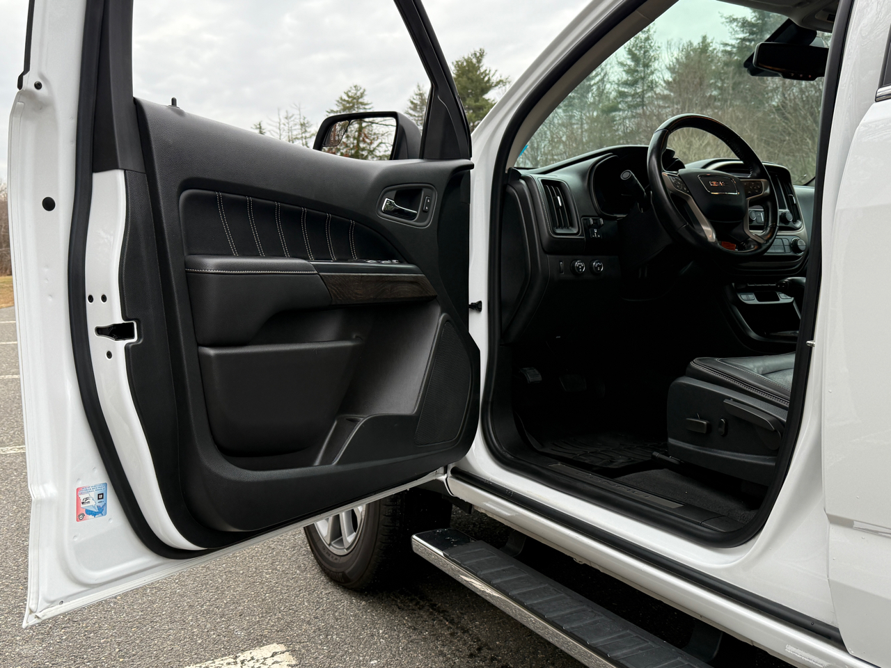 GMC Canyon 4WD Crew Cab 128" Denali 2021