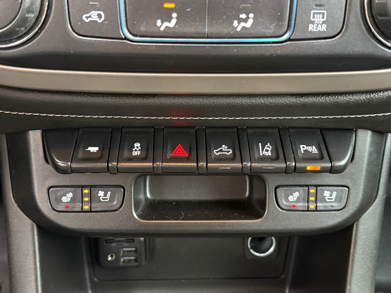 GMC Canyon 4WD Crew Cab 128" Denali 2021