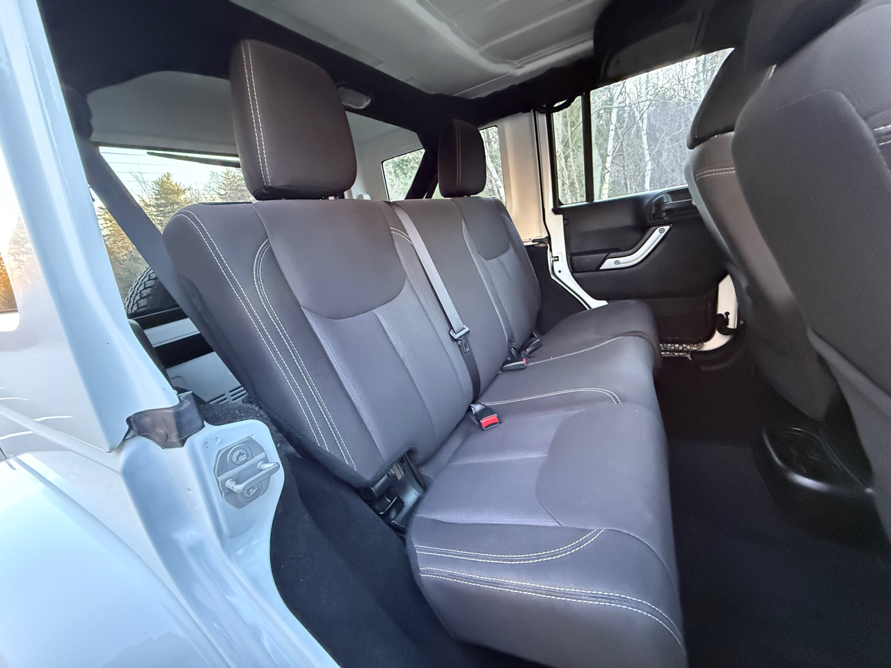 Jeep Wrangler Unlimited 4WD 4dr Sahara 2017