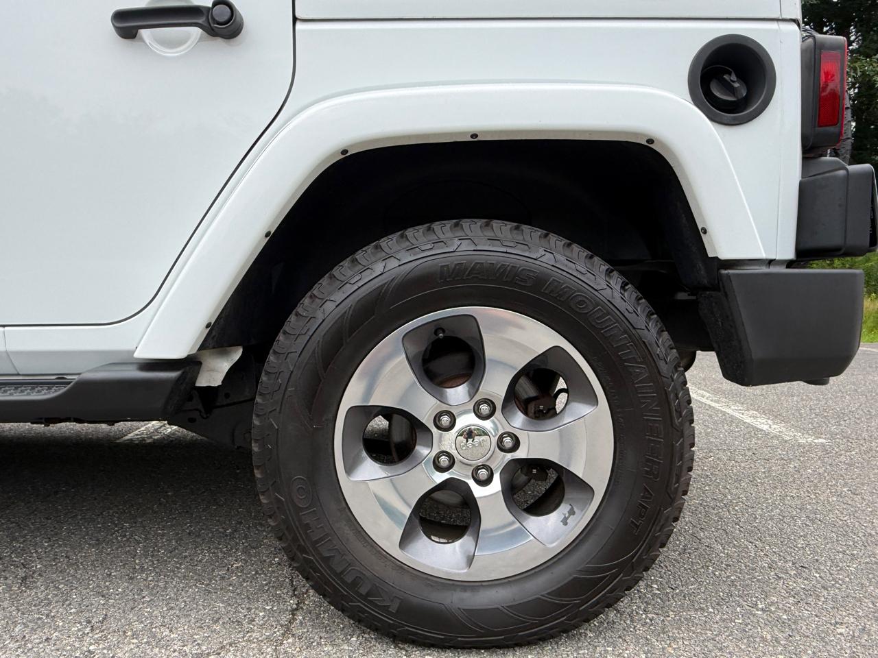 Jeep Wrangler Unlimited 4WD 4dr Sahara 2017