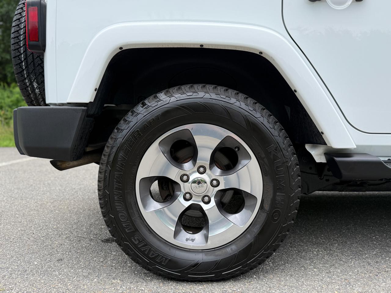 Jeep Wrangler Unlimited 4WD 4dr Sahara 2017