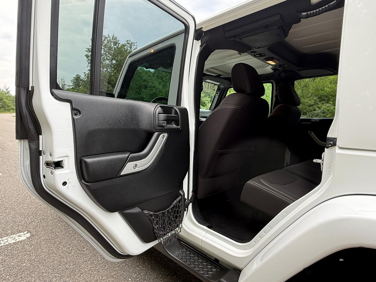 Jeep Wrangler Unlimited 4WD 4dr Sahara 2017
