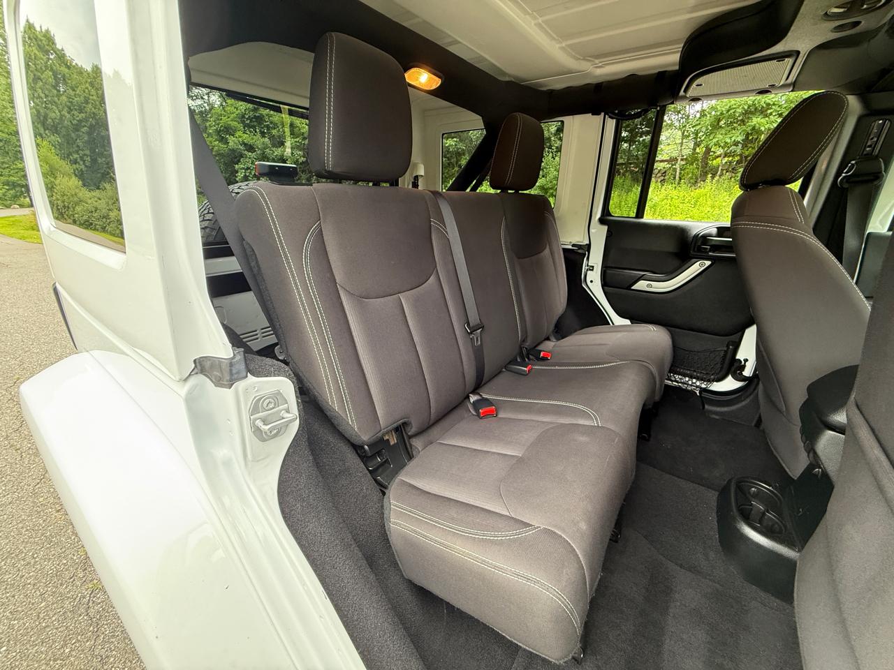 Jeep Wrangler Unlimited 4WD 4dr Sahara 2017