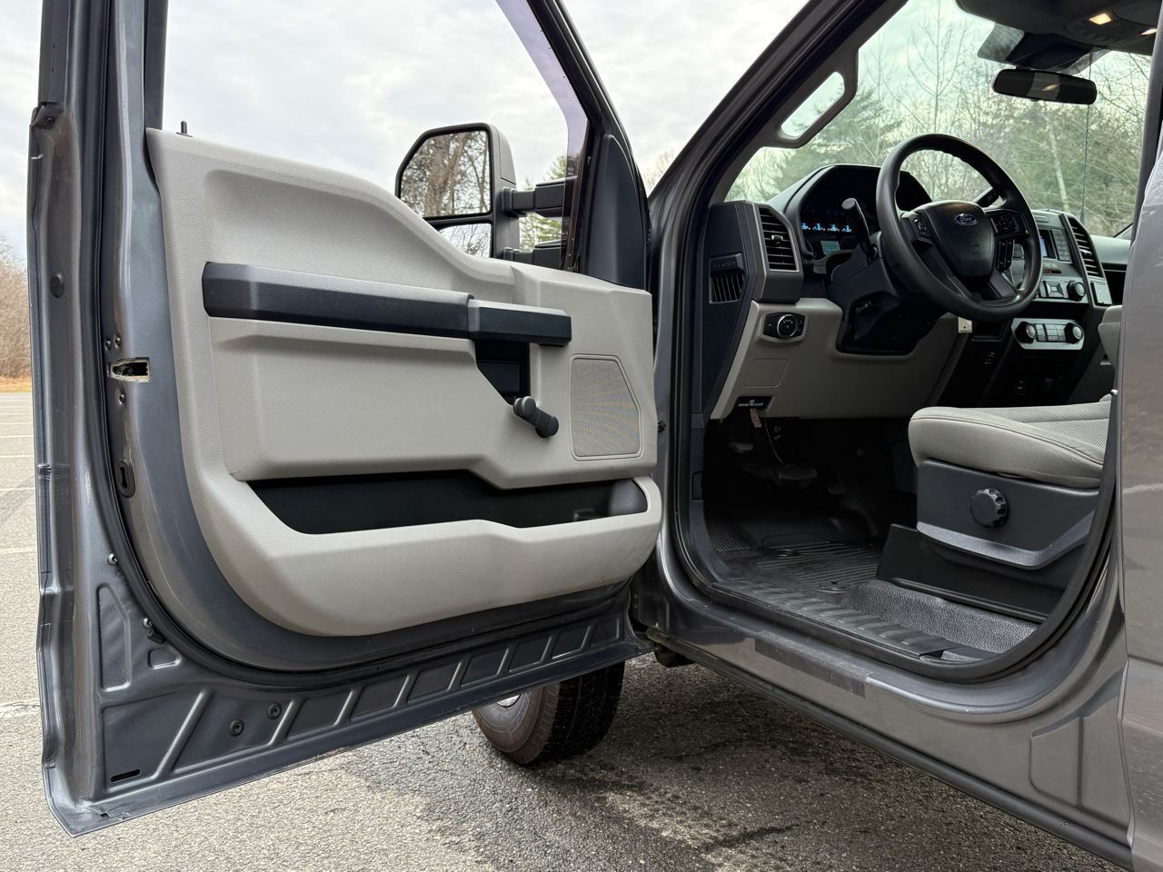 Ford Super Duty F-350 SRW XL 4WD Crew Cab 6.75' Box 2022