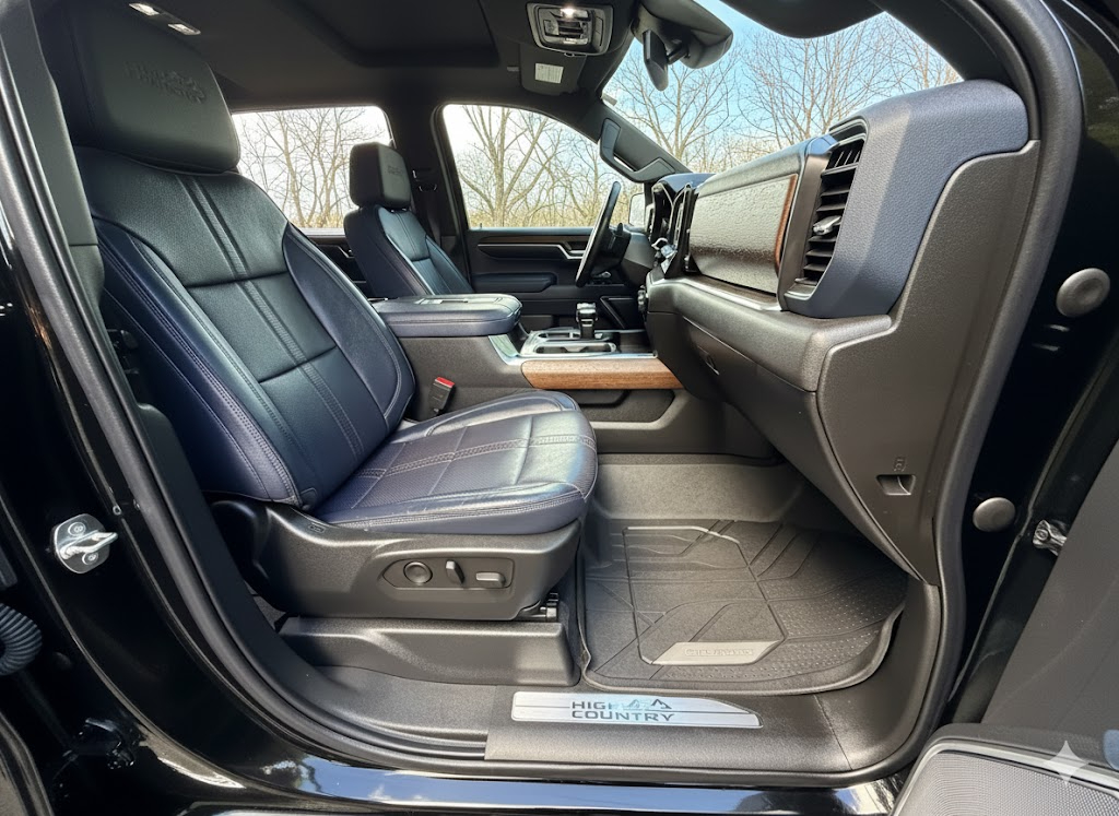 Chevrolet Silverado 1500 4WD Crew Cab 147" High Country 2022