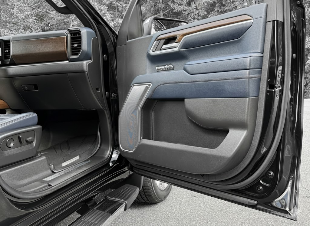 Chevrolet Silverado 1500 4WD Crew Cab 147" High Country 2022