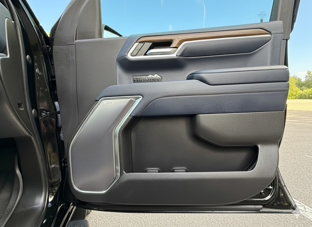 Chevrolet Silverado 1500 4WD Crew Cab 147" High Country 2022