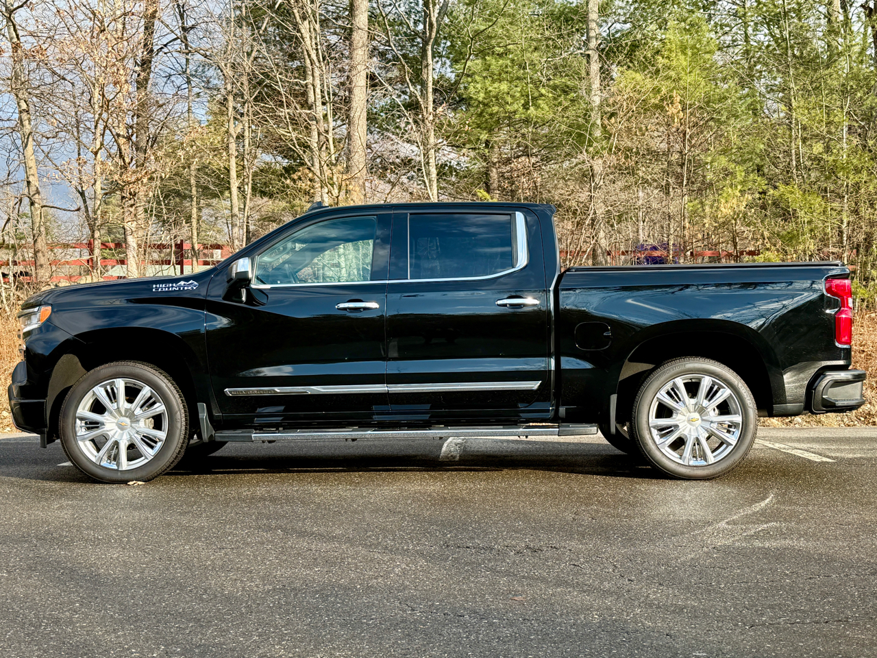 2022 Chevrolet Silverado 1500 4WD Crew Cab 147" High Country