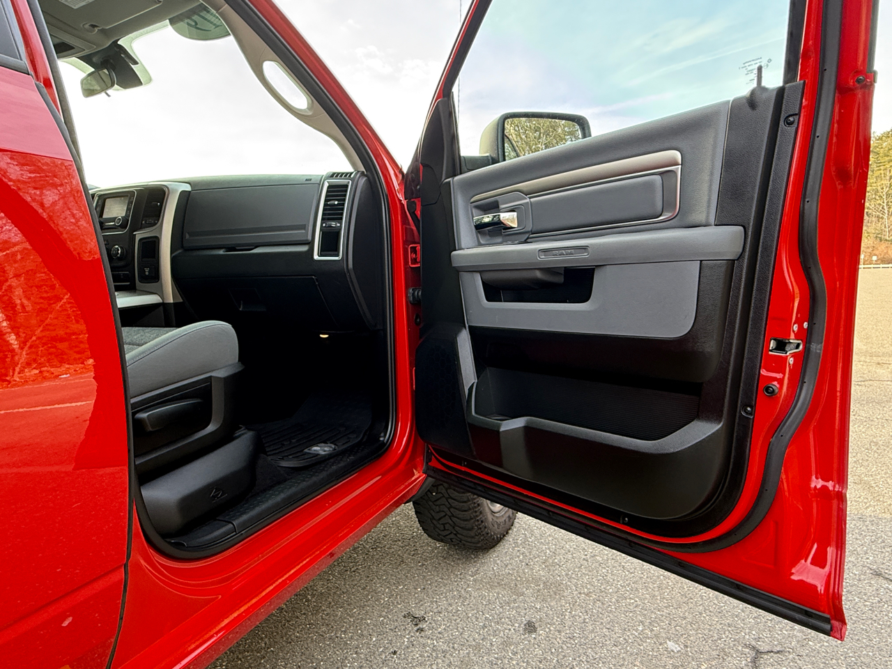 RAM 1500 Classic Warlock 4x4 Quad Cab 6'4" Box 2019