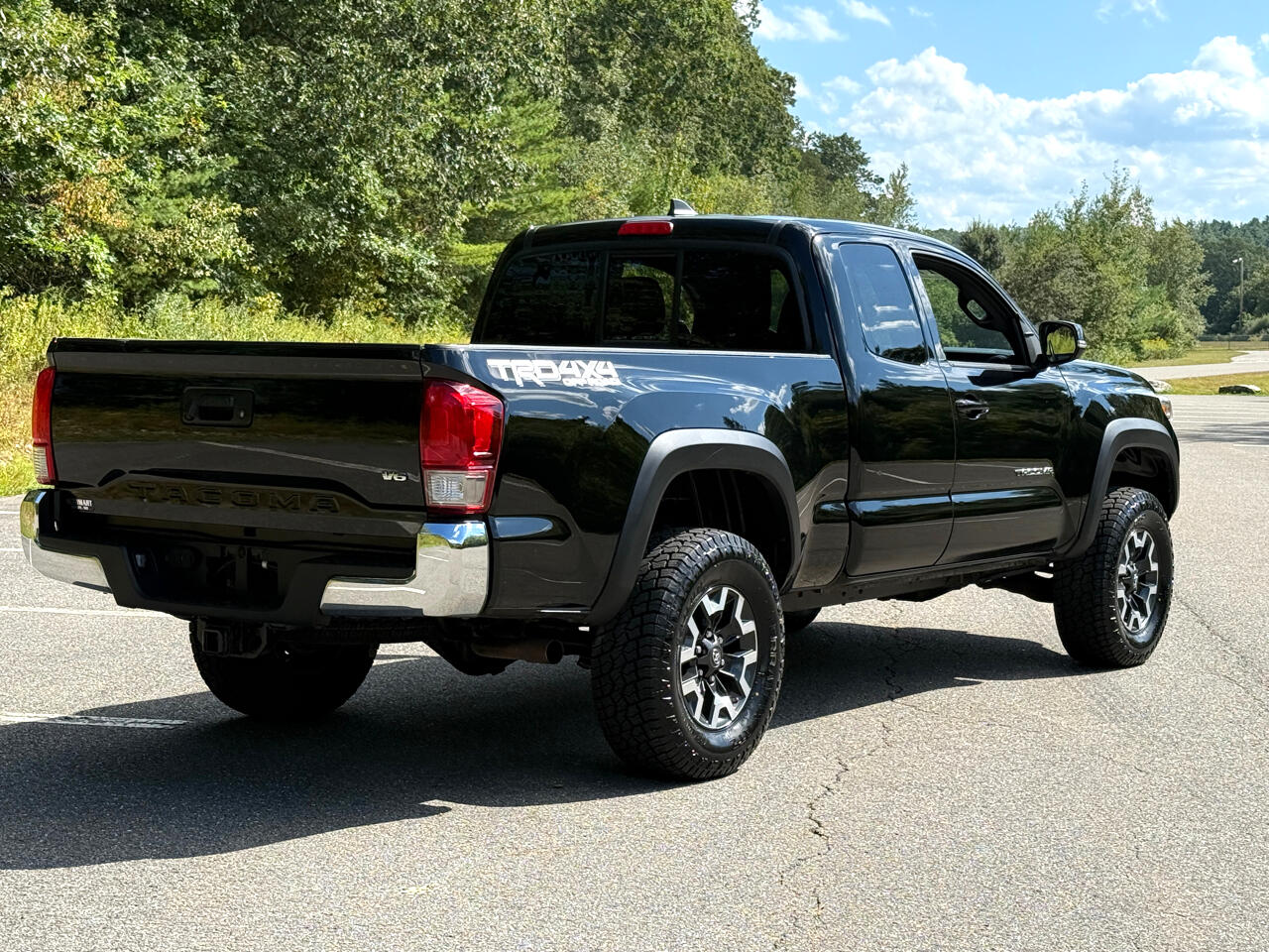 2017 Toyota Tacoma TRD Access Cab V6 4x4 photo 3