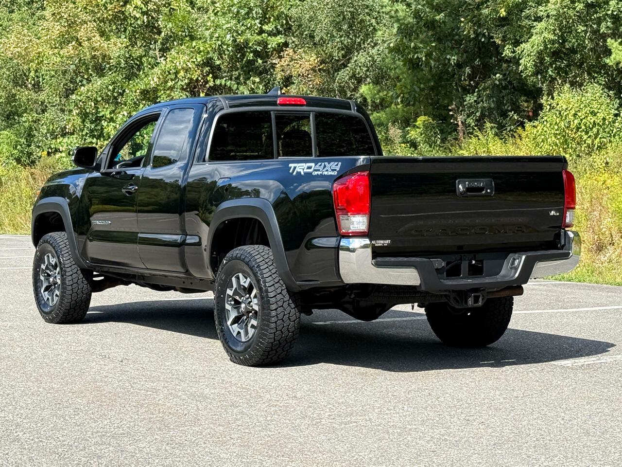 2017 Toyota Tacoma TRD Access Cab V6 4x4 photo 2