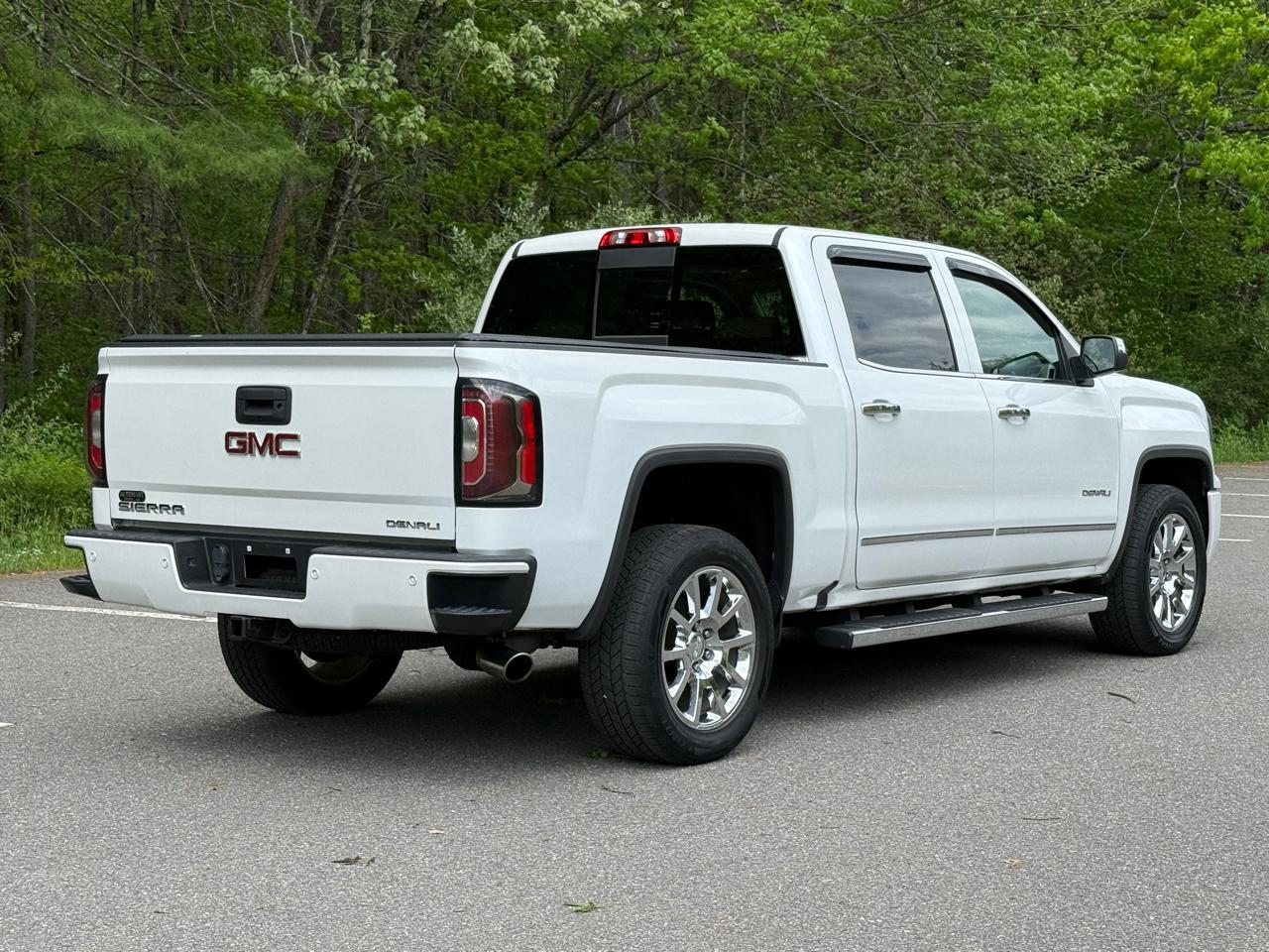 GMC Sierra 1500 4WD Crew Cab 143.5" Denali 2017
